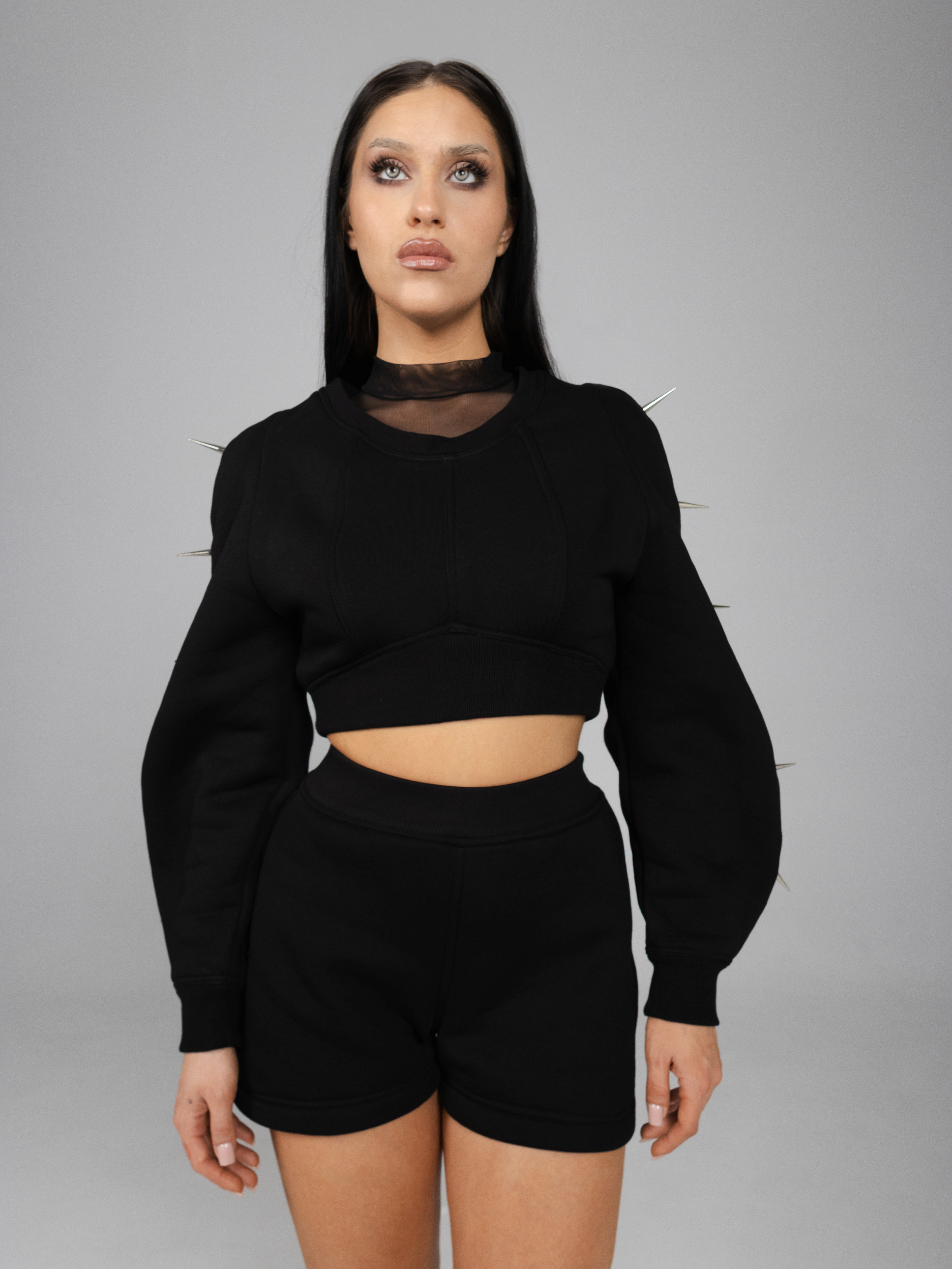 Pulover cropped cu ținte