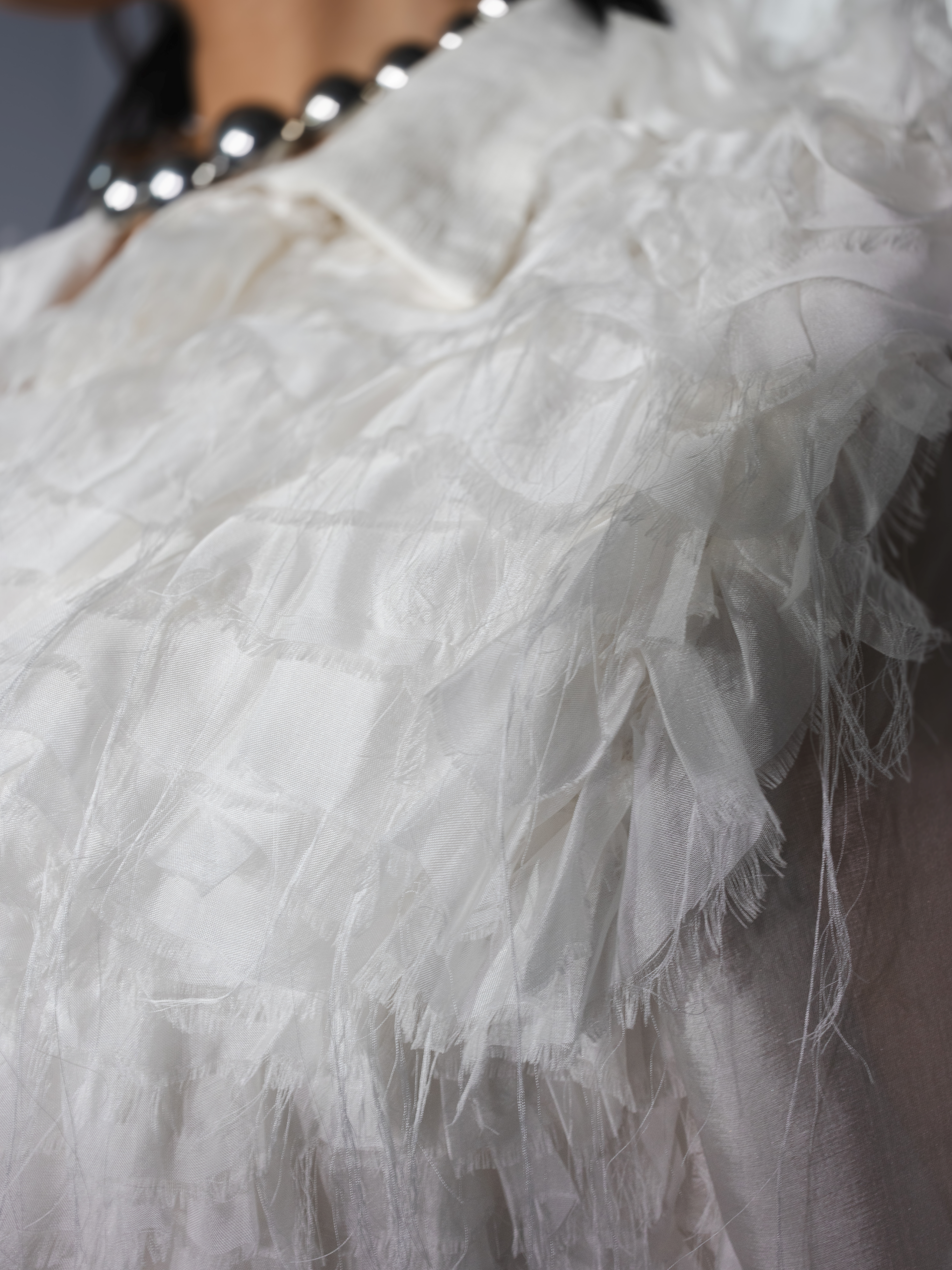 Cămașă albă cu vestă din "blană de mătase"