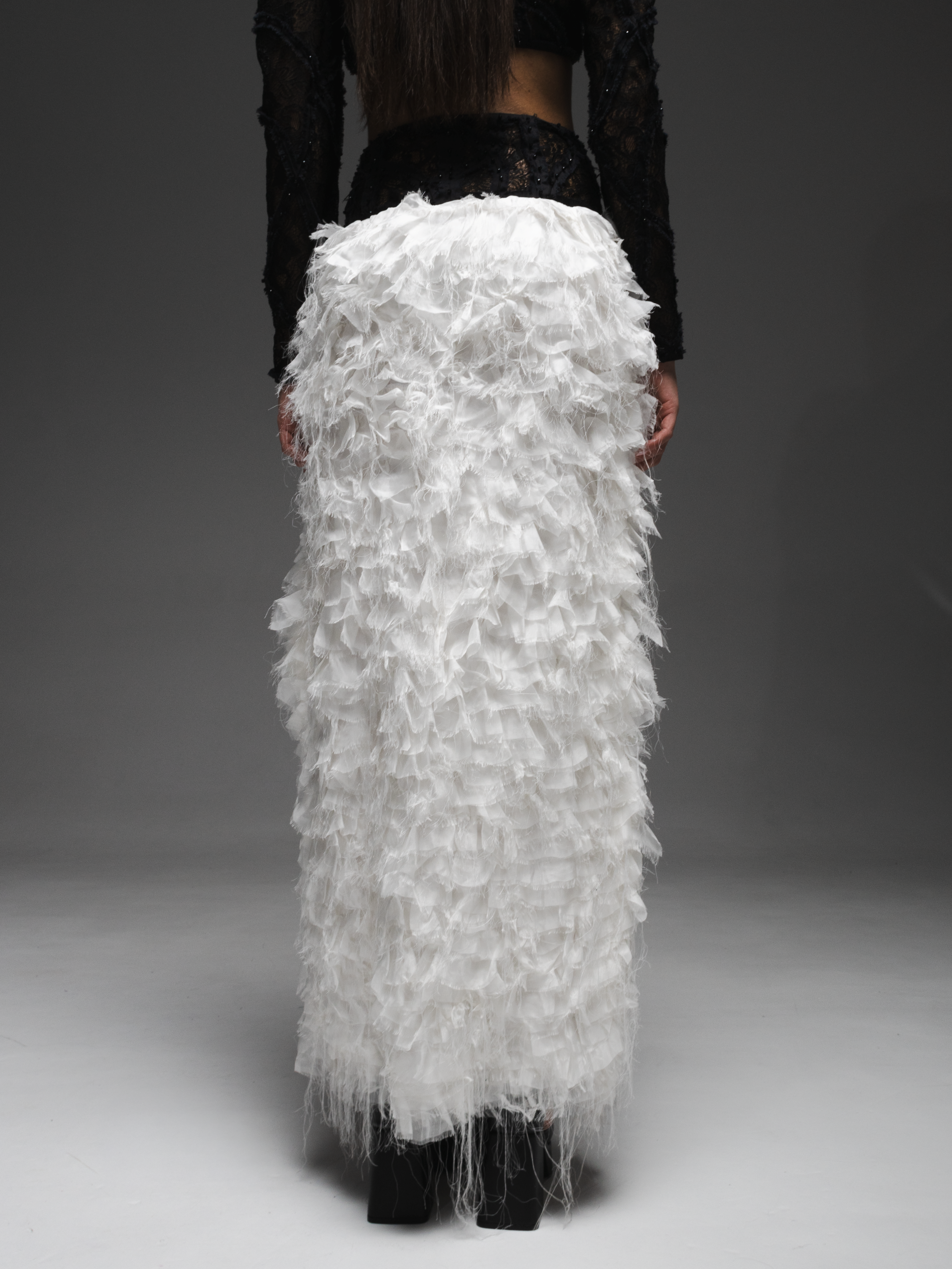 Fustă din dantelă și "blană de mătase"